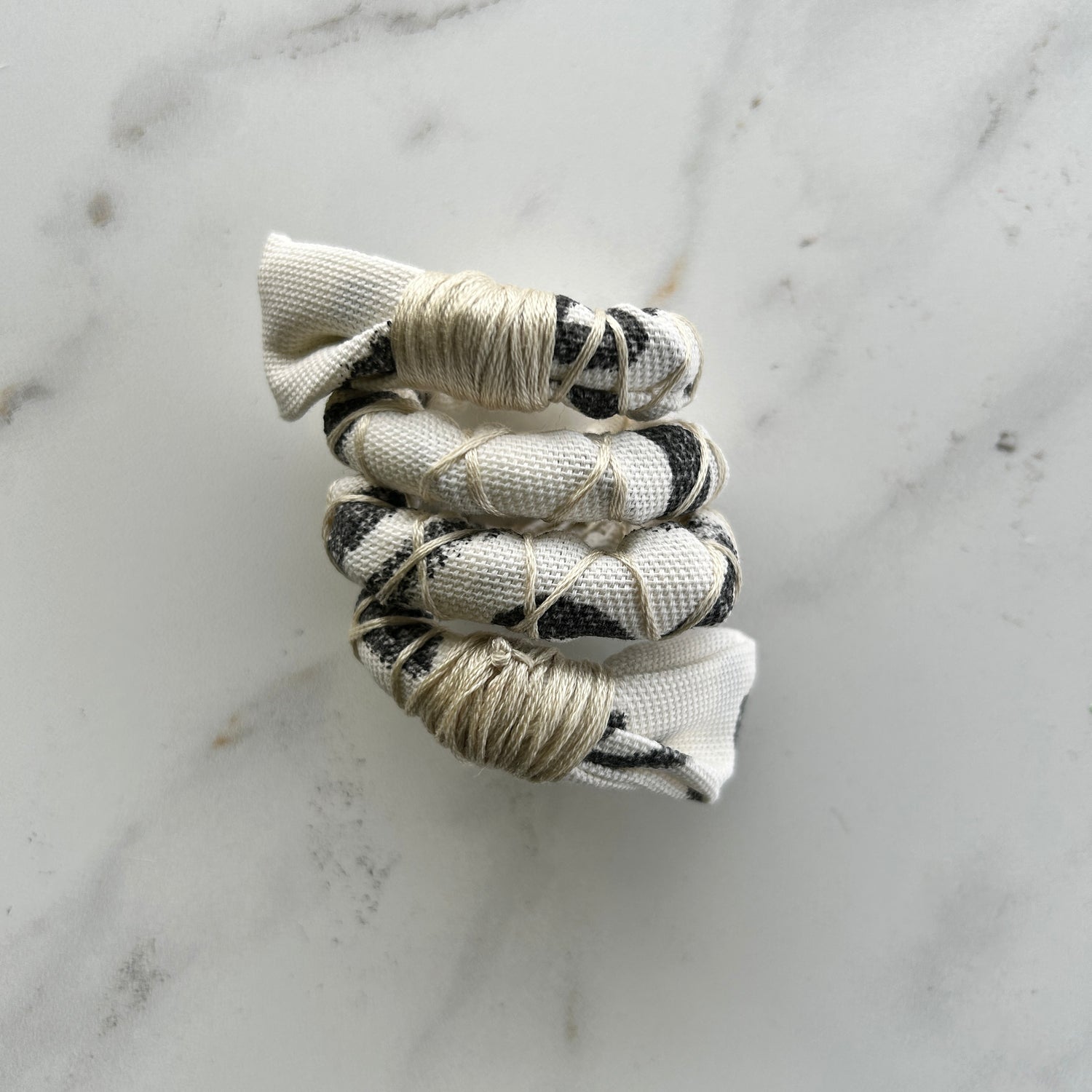 Abstract Fully Wrapped Spiral Tie